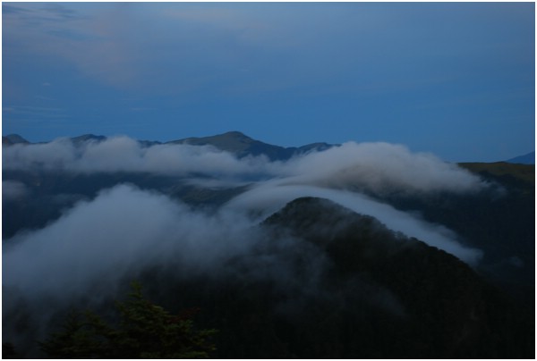 2008-08-11 am 05-22-02-無明池營地的晨曦.jpg